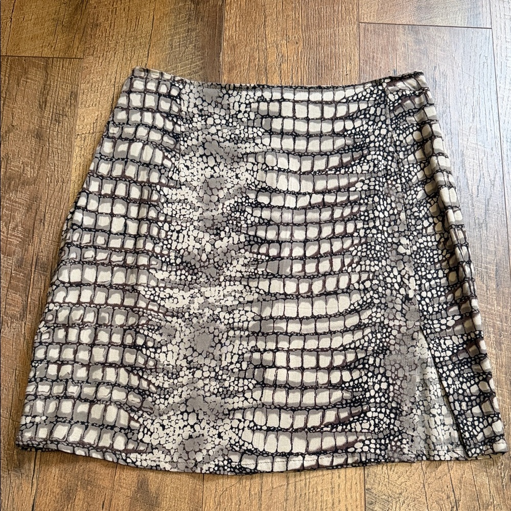 Stylish Black and Gray Patterned Skirt
